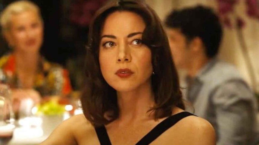 Pregnant Aubrey Plaza posing on the red carpet at the 2026 Tony Awards