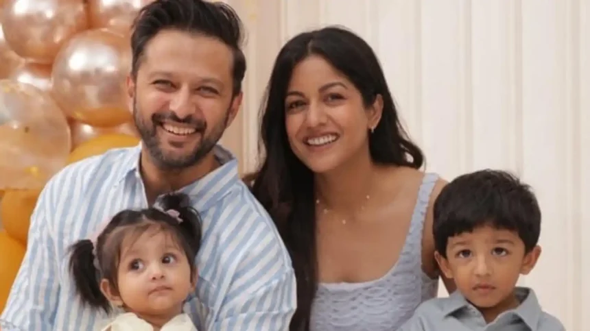Hunterfly 026 06 11 150240 11zon Ishita Dutta and Vatsal Sheth with daughter Veda on her first birthday celebration