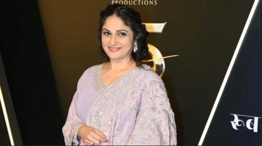Hunterfly 026 06 14 160307 11zon Gracy Singh attends the 25-year celebration of Lagaan in Mumbai.