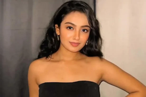 Hunterfly 026 06 15 144117 11zon Actress Sanchita Ugale during a television and film industry appearance.