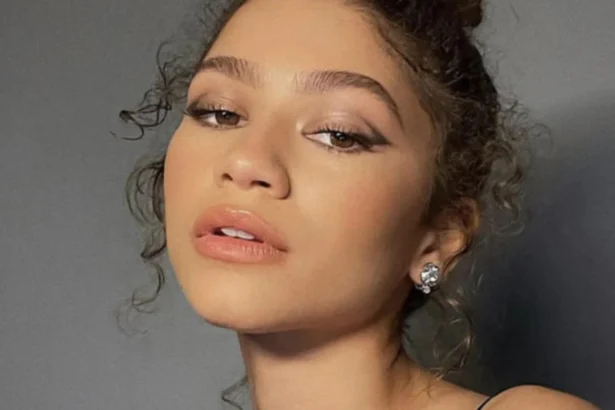 Hunterfly 026 06 26 182545 Zendaya wearing a vintage Spider-Man T-shirt styled as a dress during a Paris appearance