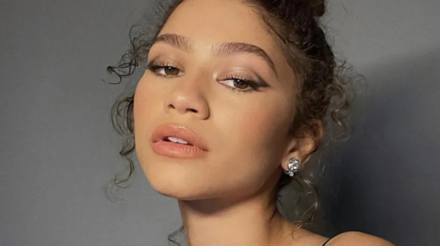 Hunterfly 026 06 26 182545 Zendaya wearing a vintage Spider-Man T-shirt styled as a dress during a Paris appearance