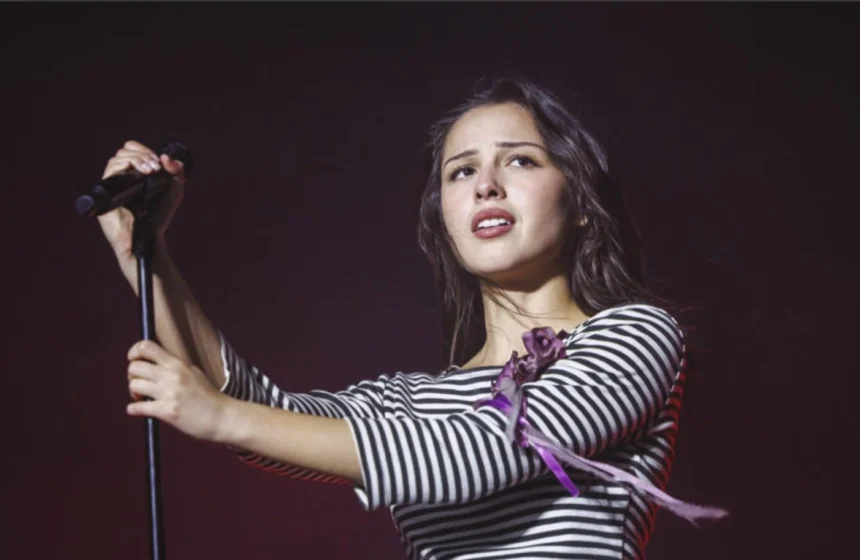 Hunterfly 026 06 27 193341 Olivia Rodrigo announcing the Daisy Chain Fields music festival featuring an all-female lineup