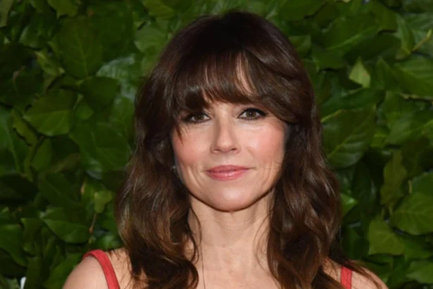 Actress Linda Cardellini attending a public event with a focus on her personal life and family
