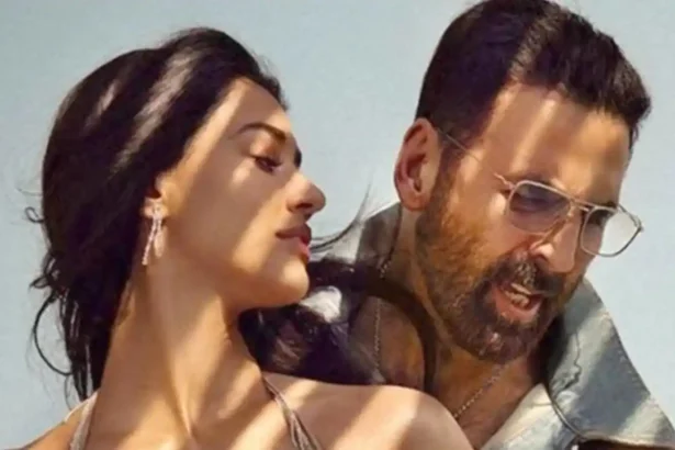 Akshay Kumar and Disha Patani dancing in Ucha Lamba Kad Forever song