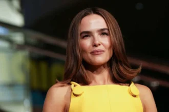 Hunterfly 2026 06 29 141633 Actress Zoey Deutch portrait emphasizing thoughtful expression and introspective mood
