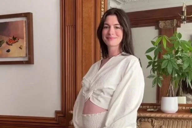Hunterfly 26 06 20 180553 Anne Hathaway reveals pregnancy while sharing an Instagram video announcement