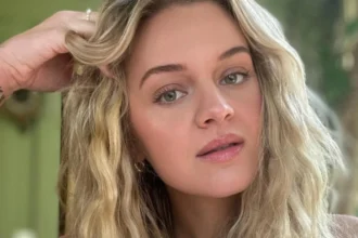 Hunterfly 26 06 28 220313 Kelsea Ballerini speaking about financial transparency and independence