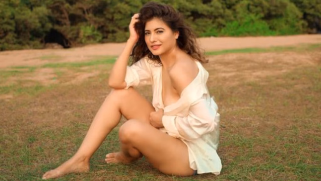 Hunterfly Poonam Rajput3