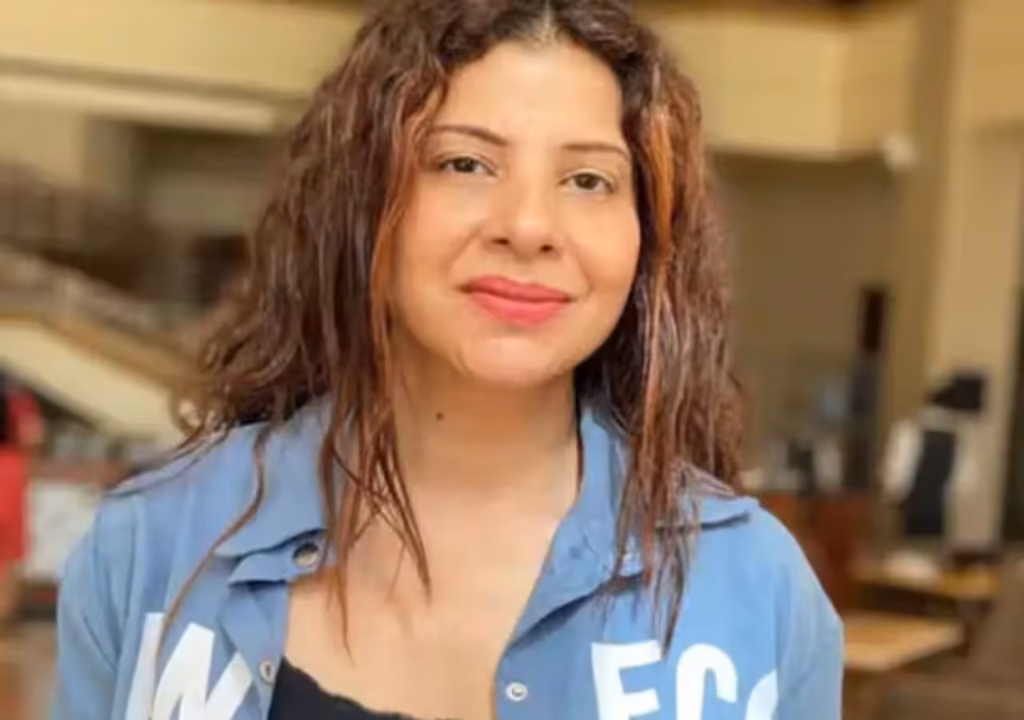 Hunterfly Sambhavna Seth was seen kissing Raja Chaudhary Hunterfly Sambhavna Seth was seen kissing Raja Chaudhary