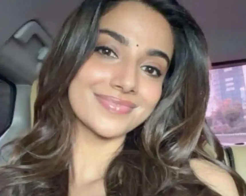 Hunterfly Screen 11zon Meenakshi Chaudhary alerts fans about an impersonation attempt and fake account activity