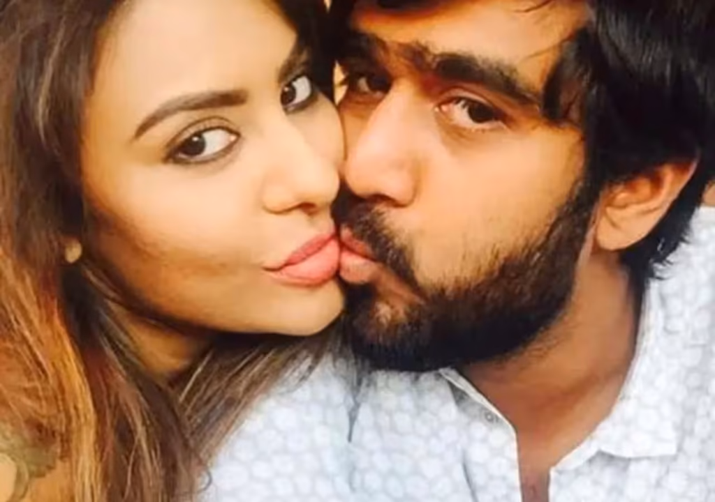 Hunterfly Sri Reddys private picture with Ranas brother Hunterfly Sri Reddys private picture with Ranas brother