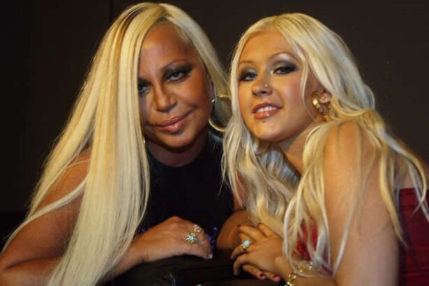 Hunterfly 026 07 08 101217 Celebrity fashion moments featuring dramatic and noticeable tans over the years