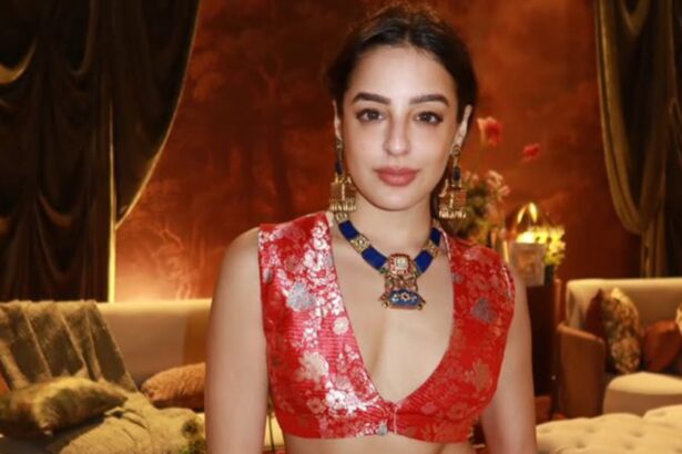 Hunterfly 026 07 14 111250 Tarini Manchanda wearing Apala's Lapis Mughal Beauty Necklace and Guftagoo Jhumkees