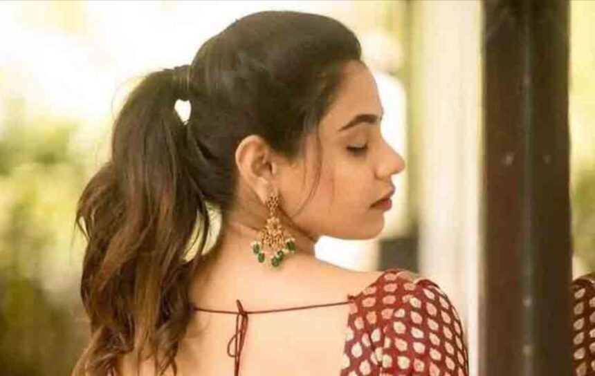 Hunterfly 026 07 15 143430 Elegant back neck blouse designs featuring dori, criss-cross, deep V and multi-strap patterns for sarees