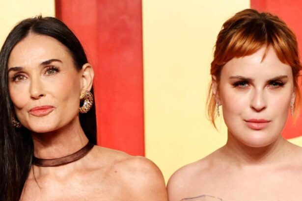 Hunterfly 026 07 15 234013 Demi Moore and Tallulah Willis enjoying a Paris trip together before wedding celebrations