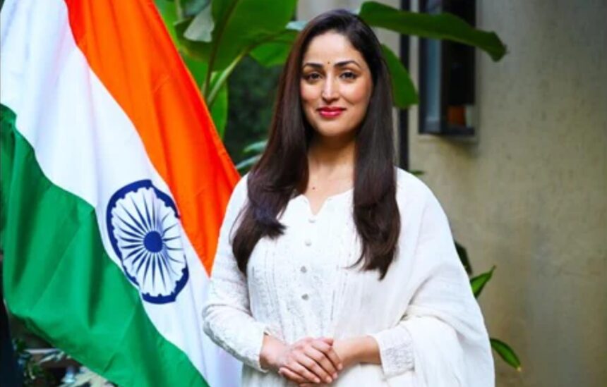 Hunterfly 026 07 19 122241 Yami Gautam and the team of Article 370 after winning major honors at the 72nd National Film Awards