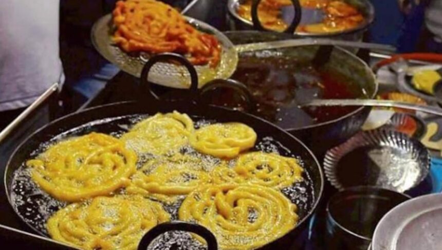 Hunterfly 026 07 21 122704 Traditional jalebi with lighter natural colour amid discussions about food colouring regulations in Maharashtra