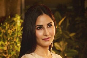 Hunterfly 026 07 22 180647 Katrina Kaif faces criticism from a fan page over her silence on ongoing student protest discussions
