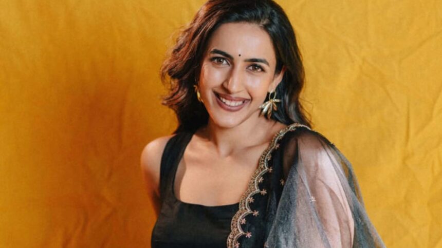 Hunterfly 026 07 22 235221 Niharika Konidela celebrates Committee Kurrollu winning National Film Awards