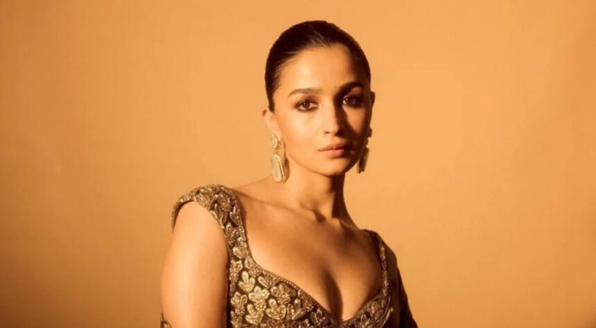 Hunterfly 026 07 23 141053 Alia Bhatt shares message supporting students and youth