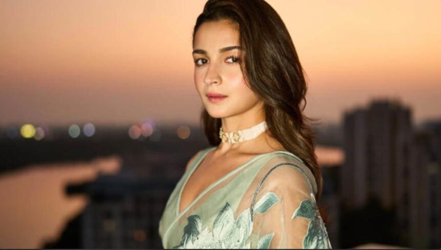 Hunterfly 026 07 24 134848 Alia Bhatt