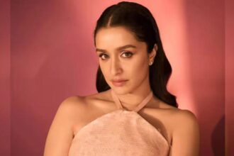 Hunterfly 026 07 24 145450 Shraddha Kapoor poses for a photograph during a public appearance