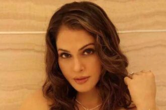 Hunterfly 026 07 24 150126 Isha Koppikar shares her views on celebrity silence during public issues.
