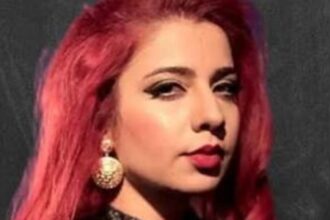 Hunterfly 026 07 27 234259 Jasmine Sandlas performing live during her Bengaluru concert as fans cheer.