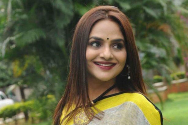 Actress Madhoo smiling during an event as she shares news about her elder daughter's upcoming wedding.