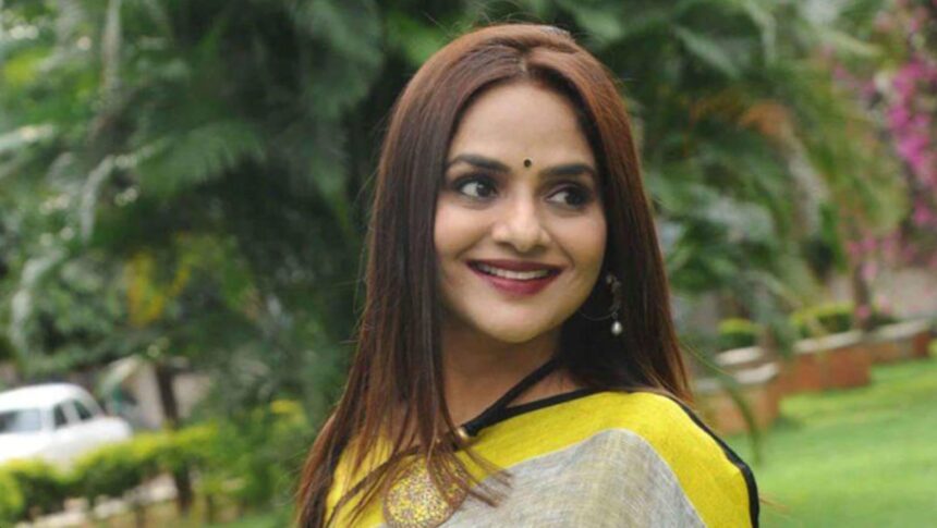 Actress Madhoo smiling during an event as she shares news about her elder daughter's upcoming wedding.