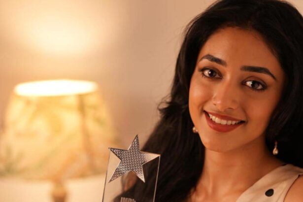 Preity Mukhundhan receives the IMDb Breakout Star STARmeter Award