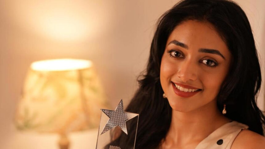 Preity Mukhundhan receives the IMDb Breakout Star STARmeter Award