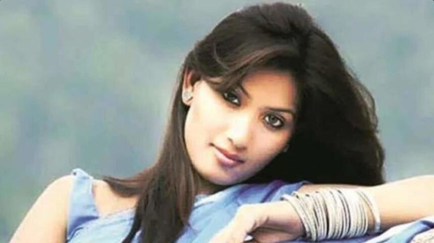 Hunterfly 07 18 175451 Actress Meenakshi Thapa during her early Bollywood career before the tragic events that shocked the film industry.