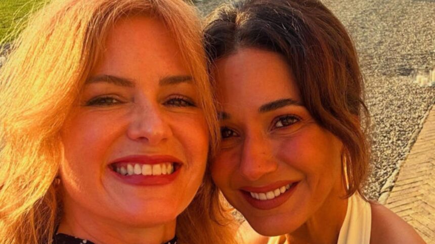 Hunterfly 2026 07 14 123735 Isla Fisher and Emmanuelle Chriqui at a luxury wedding celebration in Tuscany Italy