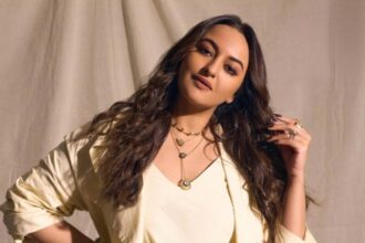 Sonakshi Sinha shares images from the July protest in Delhi and comments on the ongoing student movement