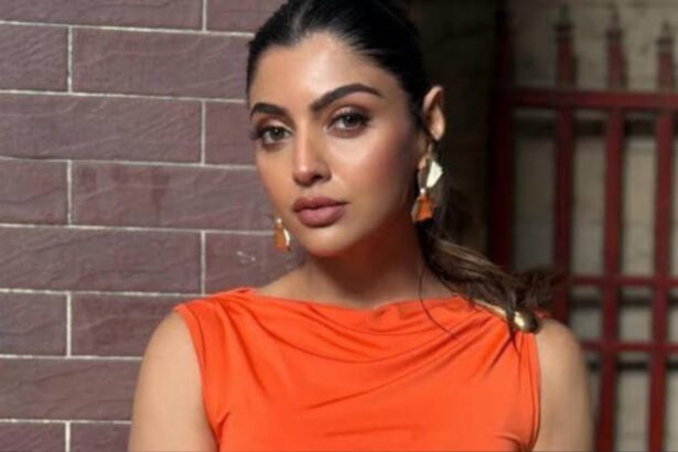Hunterfly 2026 07 25 094818 Actor Akanksha Puri speaking during a media interaction.