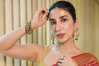 Hunterfly 2026 07 27 214950 Parul Gulati posing with Nish Hair products during a brand event.