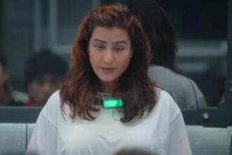 Hunterfly 2026 07 28 105336 Shilpa Shinde speaks emotionally during an episode of Lock Upp: Sach Ya Sazaa.