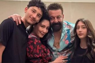 Sanjay Dutt with wife Maanayata Dutt and their twins during his birthday celebration.