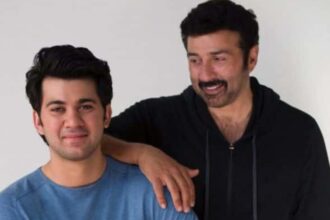 Hunterfly 2026 07 29 180712 Sunny Deol and Karan Deol at the trailer launch event of Batwara 1947.