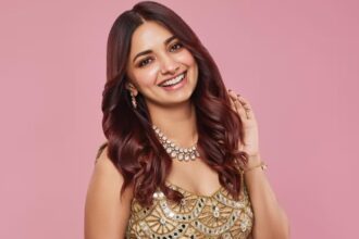 Hunterfly 2026 07 30 075716 Jiya Shankar posing during a promotional event for Bigg Boss OTT Season 2.