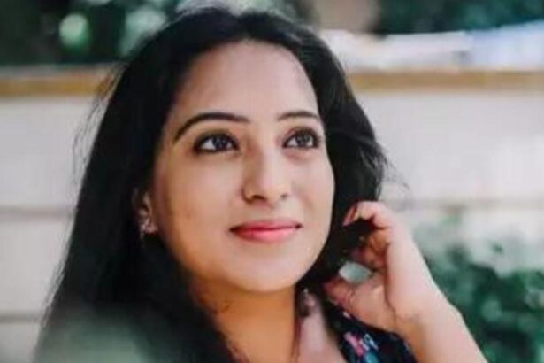 Hunterfly 2026 07 30 084608 Tamil television actress Atchaya Bharathi, known for her role as Jeeva in Siragadikka Aasai.