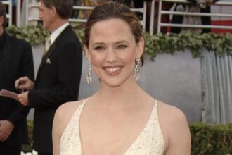 Jennifer Garner speaking about authenticity and social media during a promotional interview