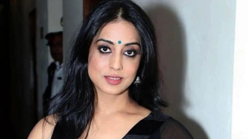 Hunterfly 26 07 22 002550 Mahie Gill discussing her career evolution and OTT opportunities during an interview