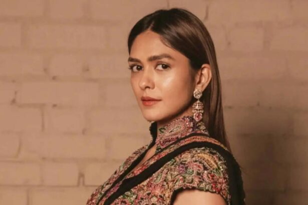 Mrunal Thakur speaks about students during ongoing CJP protest