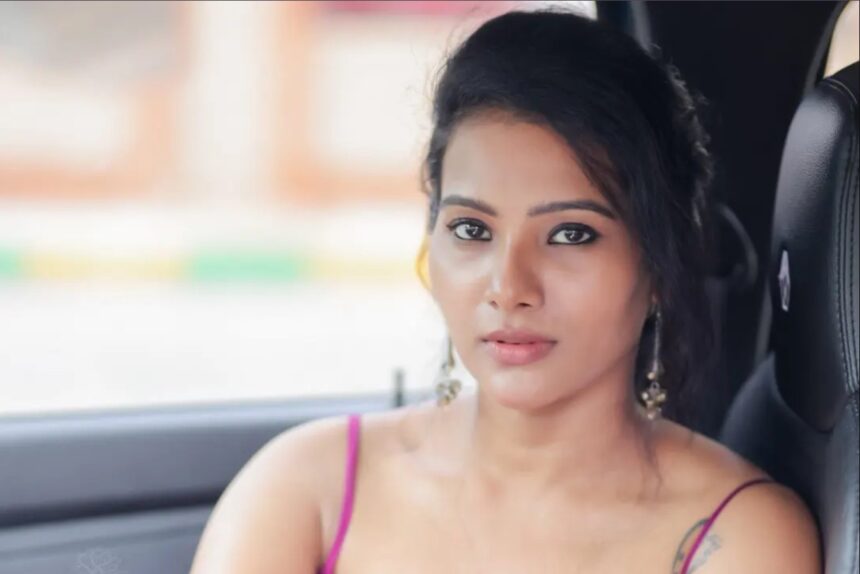 Dhivya Duraisamy at a Tamil film promotion event