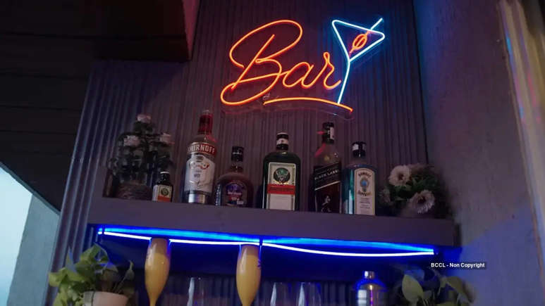 The Standout Feature: A Luxe Home Bar