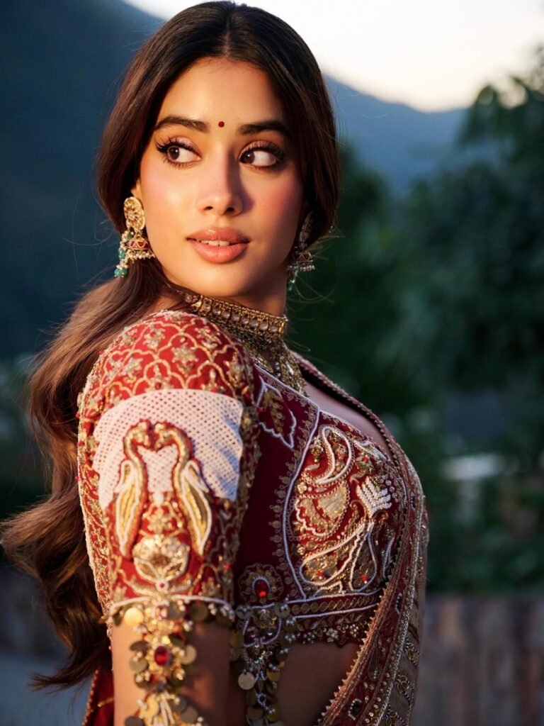 Hunterfly 573977951 18535378165006330 503168321580522267 n Jewellery That Completes the Royal Look