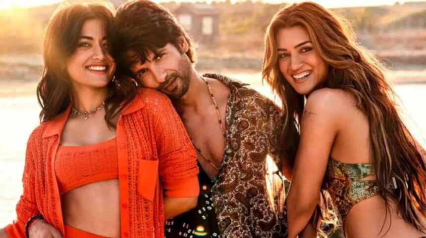 Hunterfly 6 07 11 000612 Kriti Sanon in Cocktail 2 as the film crosses Rs 103 crore at the Indian box office